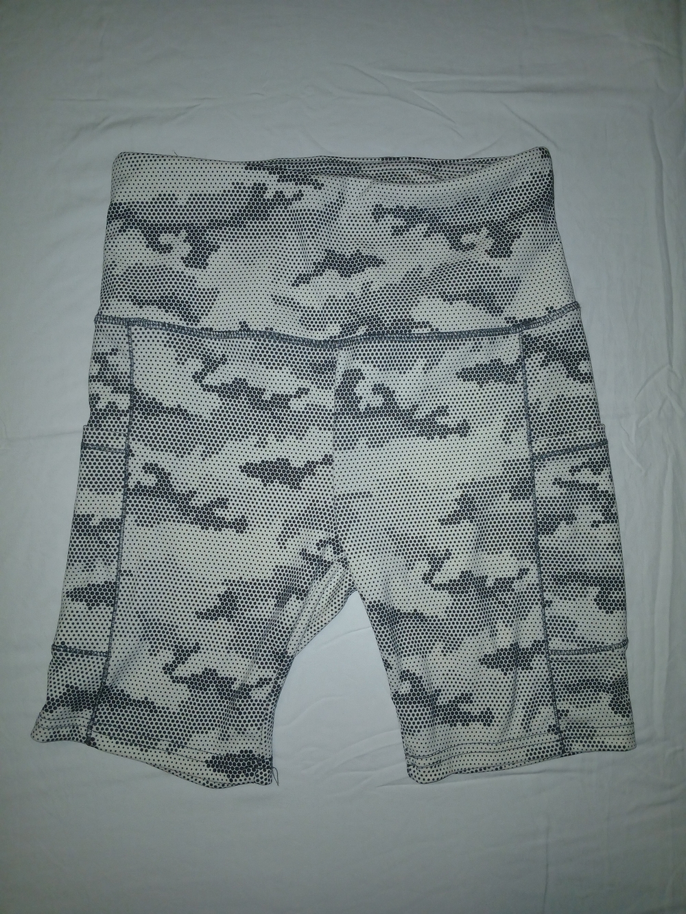 Sho Sho High-Waist Camo Print Women’s Bike Shorts - White/Gray